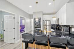 2 Bed Oasis 10 Minutes to Downtown - Image 4