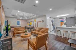 Relaxing Urban Retreat*4BRs*7 beds*2TVs*Pool*Hobby - Image 3