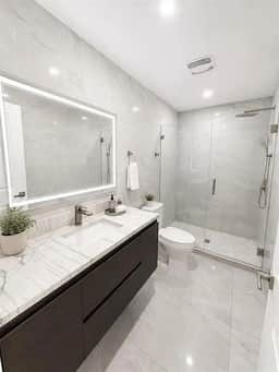 Spacious Waterfront Home | 4BR | Near Downtown - Image 5