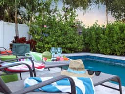 Stay & Play DownTown Tampa with Hottub Bar- Sleeps 10 - Image 5