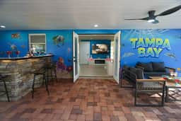 Tampa Fun Compound, Sleeps 16, Pickleball and Hot Tub - Image 5