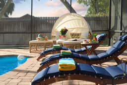 Tampa Fun Compound, Sleeps 16, Pickleball and Hot Tub - Image 4