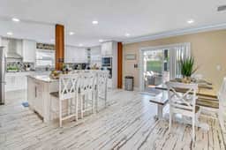 Villa 5 Bed and 3 Bath, Saltwater Heated Pool and Jacuzzi - Image 3
