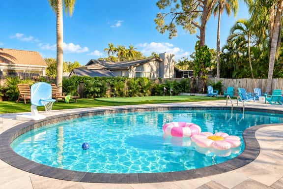 Clearwater Fun House, Games, Heated Pool, Hot Tub Sleeps12 - Image 1