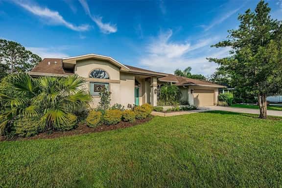 Serene Pool & Lake Retreat Sleeps8 Tarpon Springs - Image 1
