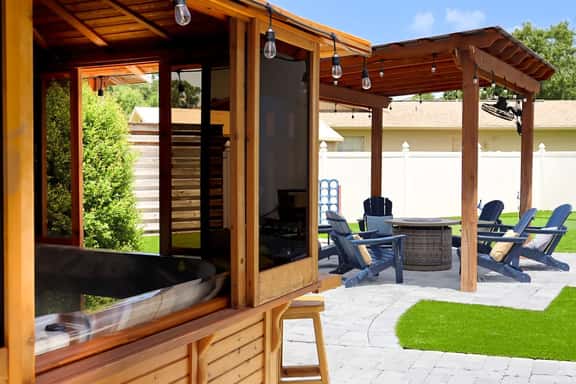 Villa 5 Bed and 3 Bath, Saltwater Heated Pool and Jacuzzi - Image 1