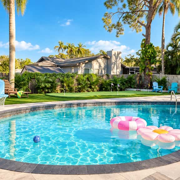 Clearwater Fun House, Games, Heated Pool, Hot Tub Sleeps12 - Image 1
