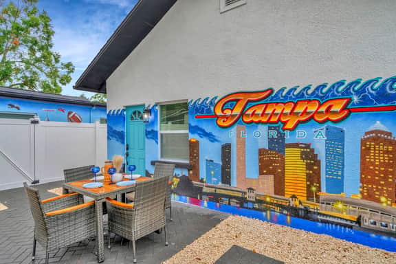 2 Bed Oasis 10 Minutes to Downtown - Image 2