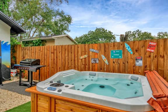 2 Bed Oasis 10 Minutes to Downtown - Image 3