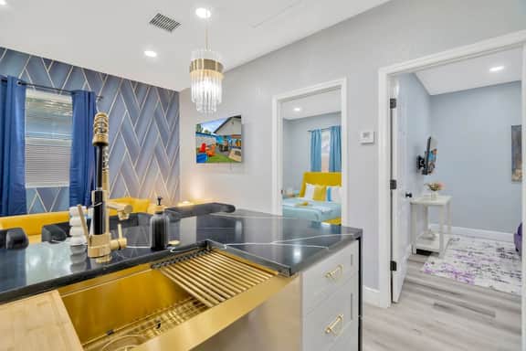 2 Bed Oasis 10 Minutes to Downtown - Image 5