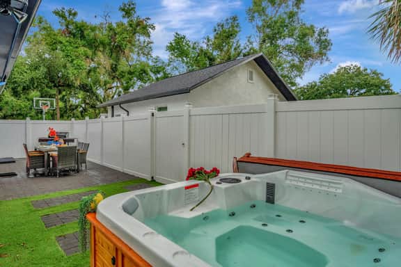 3 Bed 3 Bath Downtown Luxe Chalet Getaway - Image 2
