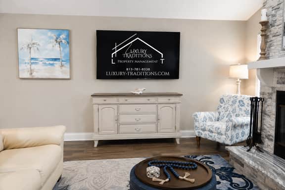 Serene Pool & Lake Retreat Sleeps8 Tarpon Springs - Image 2