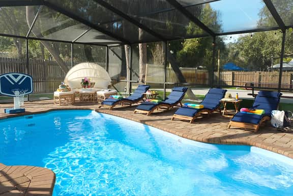 Tampa Fun Compound, Sleeps 16, Pickleball and Hot Tub - Image 3
